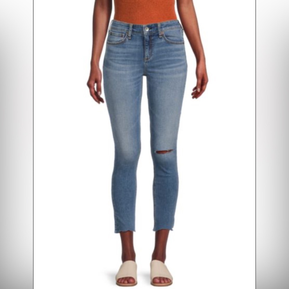 Rag & Bone Cate Mid-Rise Skinny‎ Jean in Juni Blue. Women’s 29. Inseam 26”.